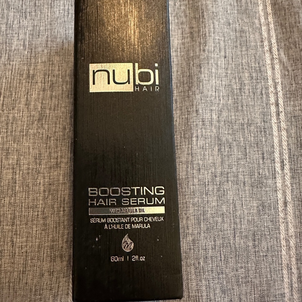 IT Cosmetics Silver Confidence Bag and nubi boosting hair serum - Picture 3 of 5